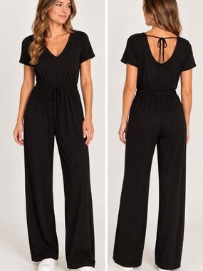 Nik and Nash Women’s Black Short Sleeve Jumpsuit, size Medium